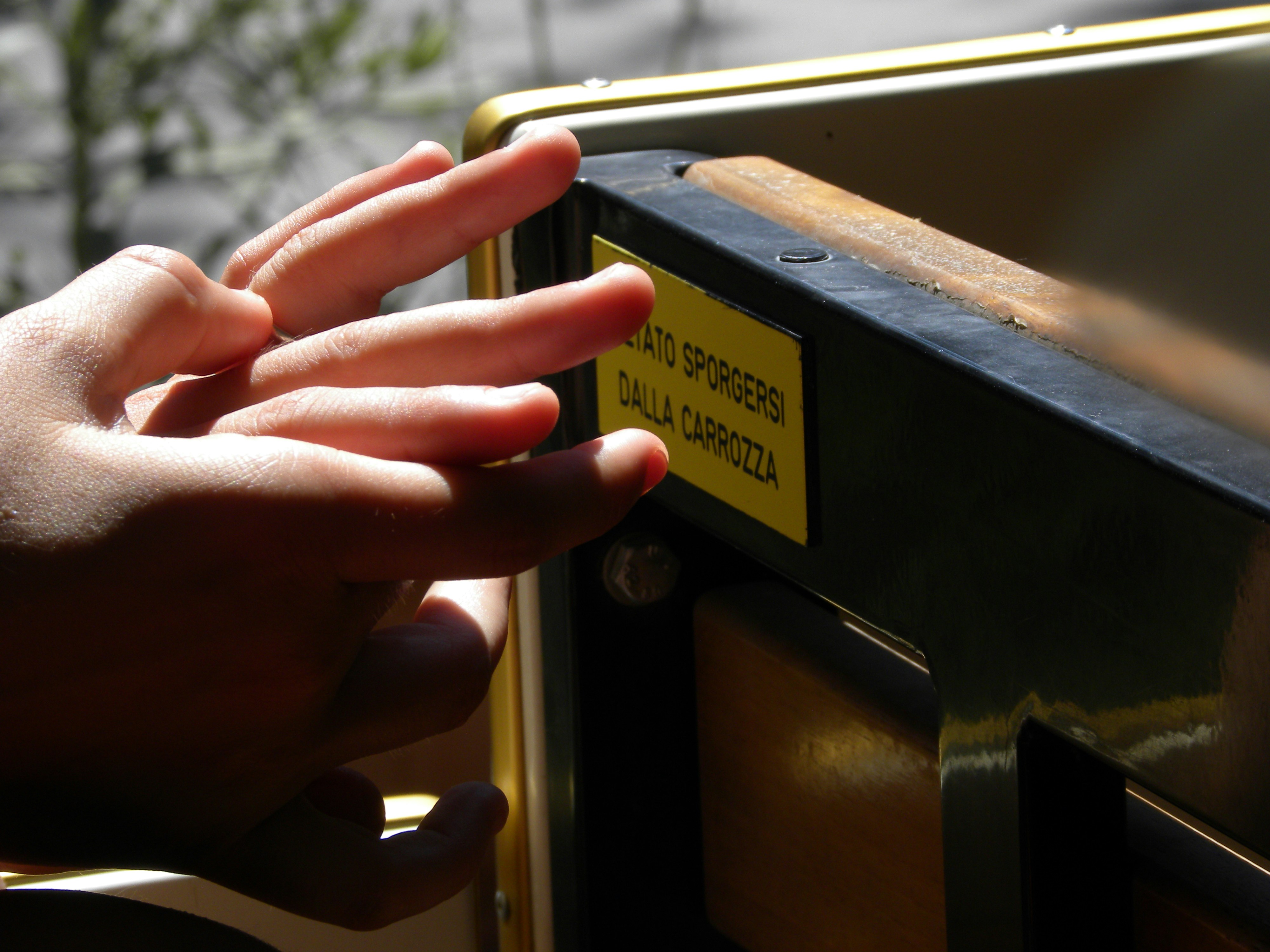 A wide shot of a national news channel panel discussion with multiple political experts discussing the INDIA alliance's internal conflicts, with a graphic displaying 'INDIA Alliance: Cracks Appearing?'.