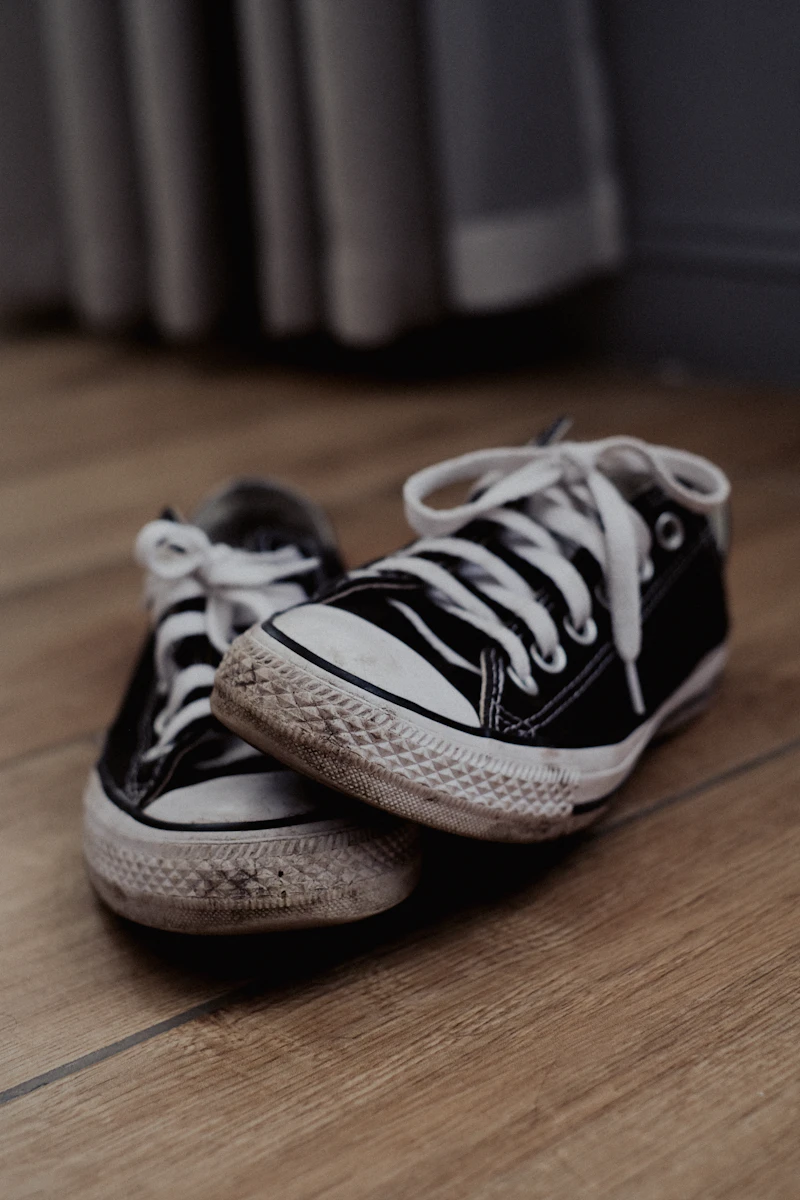 sepatu fashion AJ8681-1 hitam putih