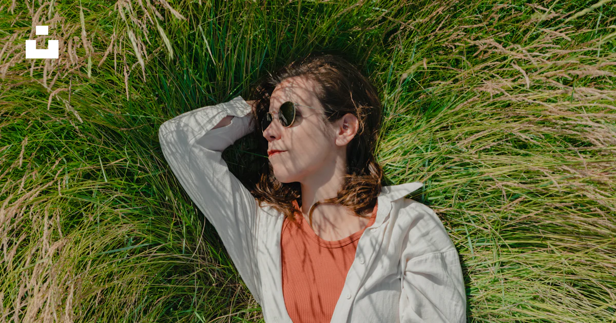 Femme morte allongée sur le marbre Photo Stock - Alamy Femme morte allongée sur le marbre Photo Stock - Alamy