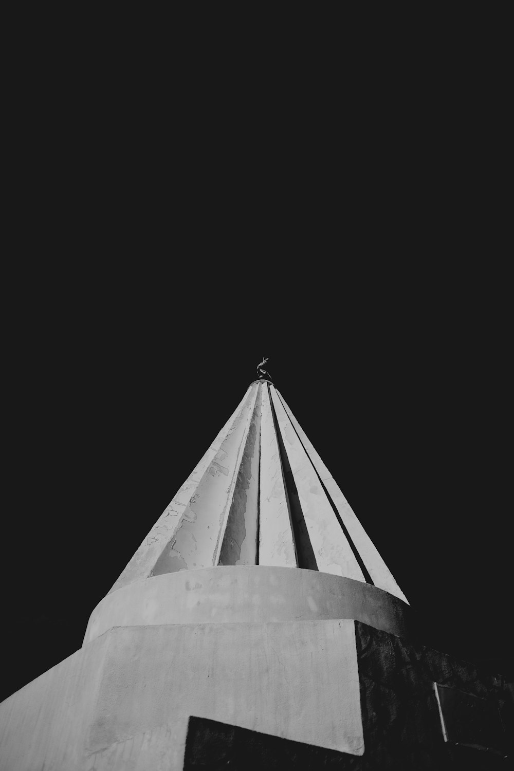 a black and white photo of a tall building