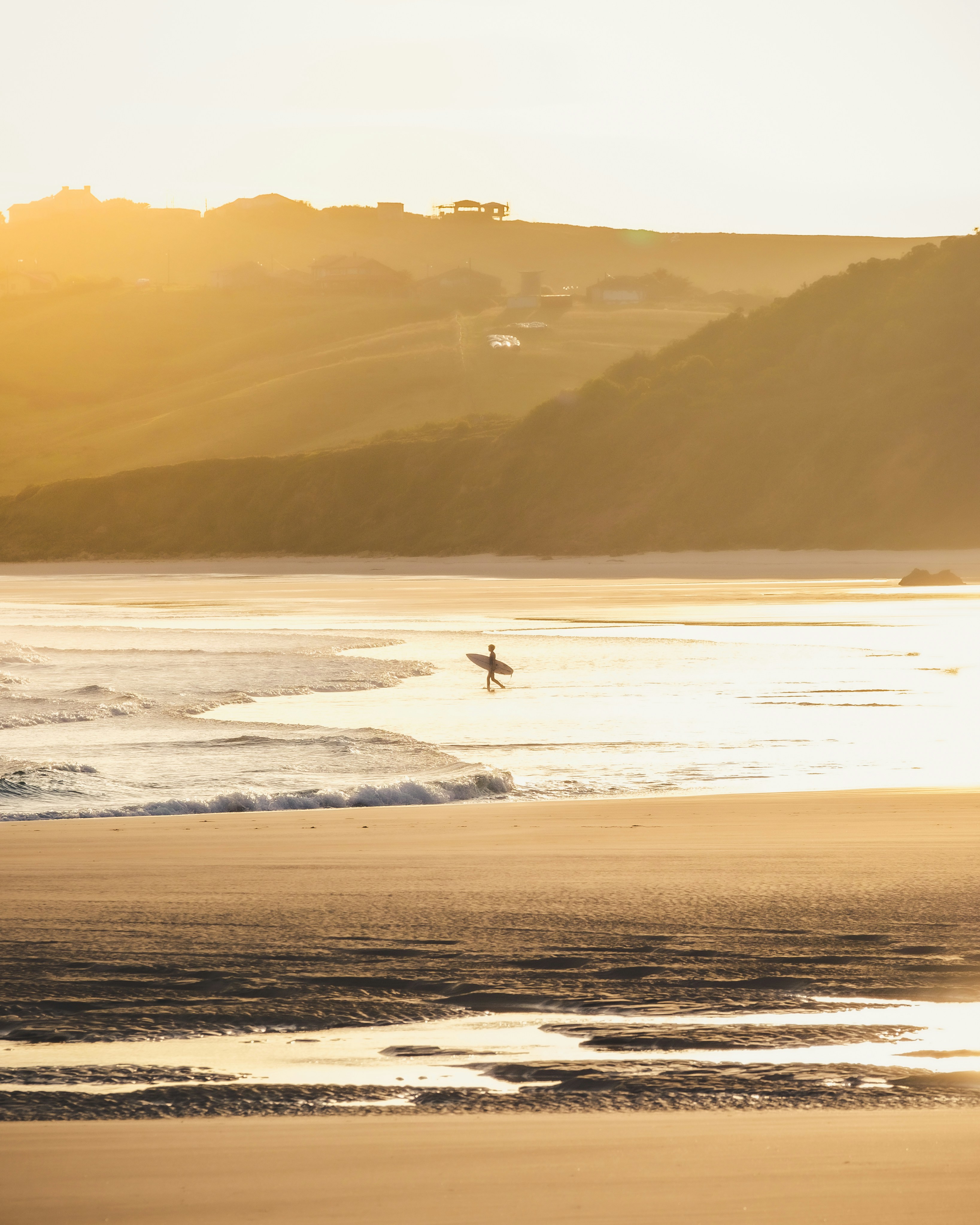 the lonely surfer - sunrise