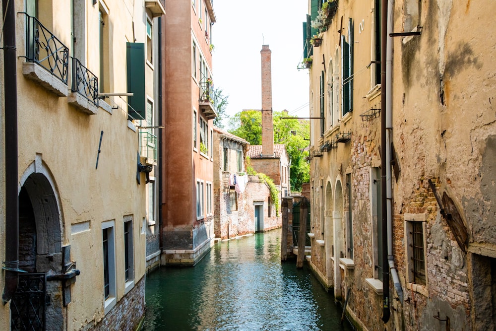 a narrow canal running between two buildings in a city