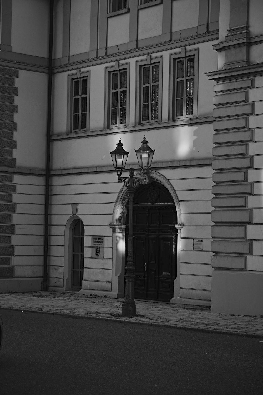 a black and white photo of a building