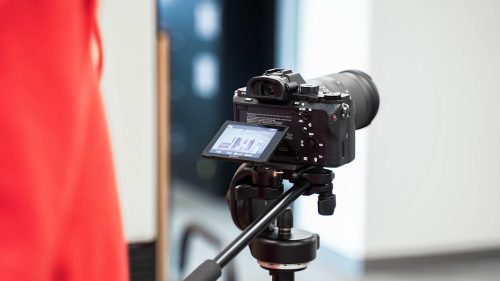 a camera attached to a tripod in a room