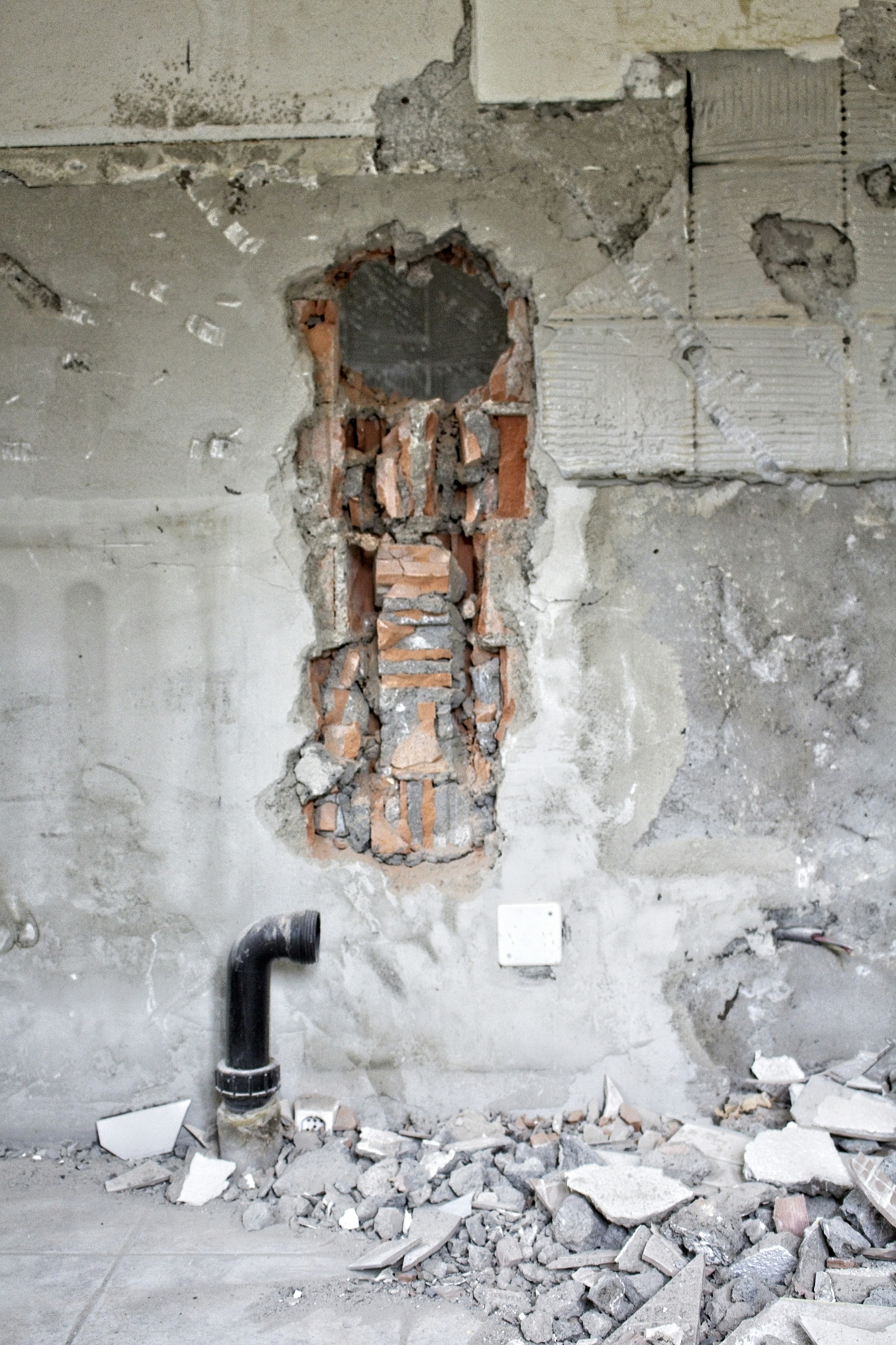 gray computer monitor