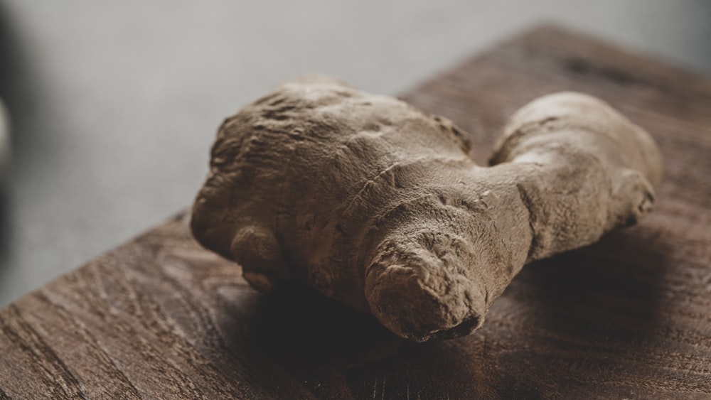 a close up of a ginger on a cutting board