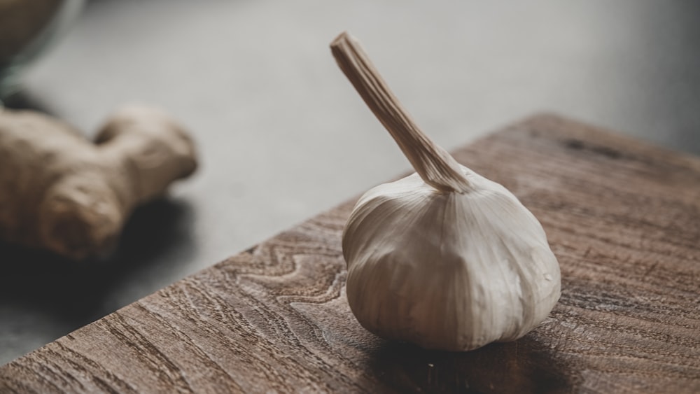 a close up of a garlic on a cutting board