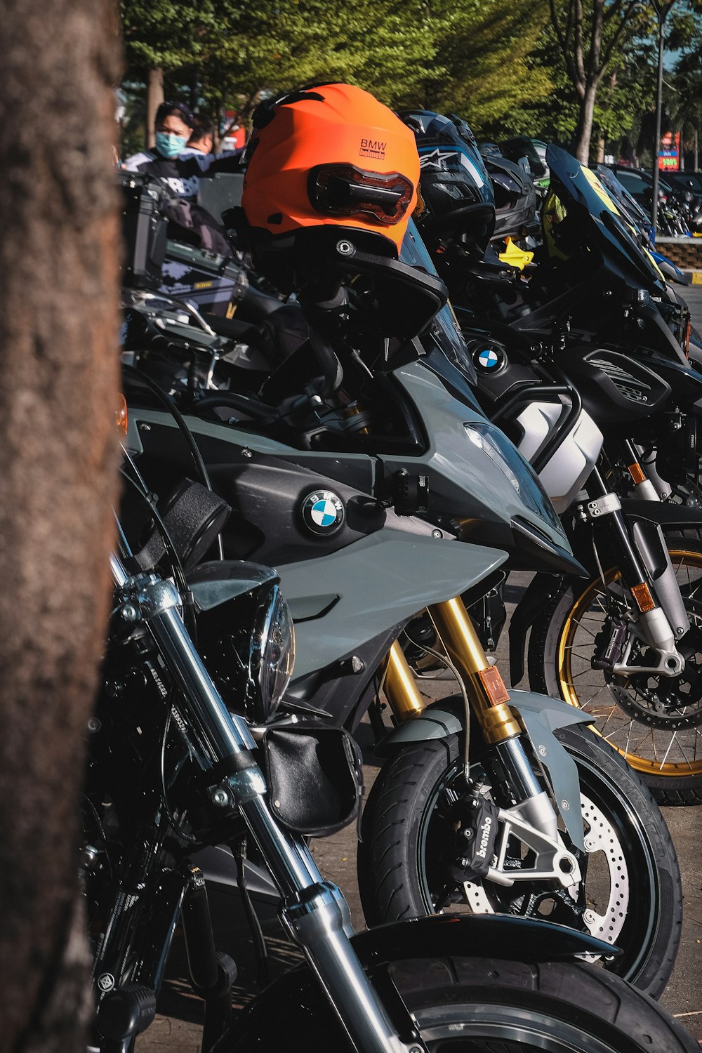 a row of motorcycles parked next to each other