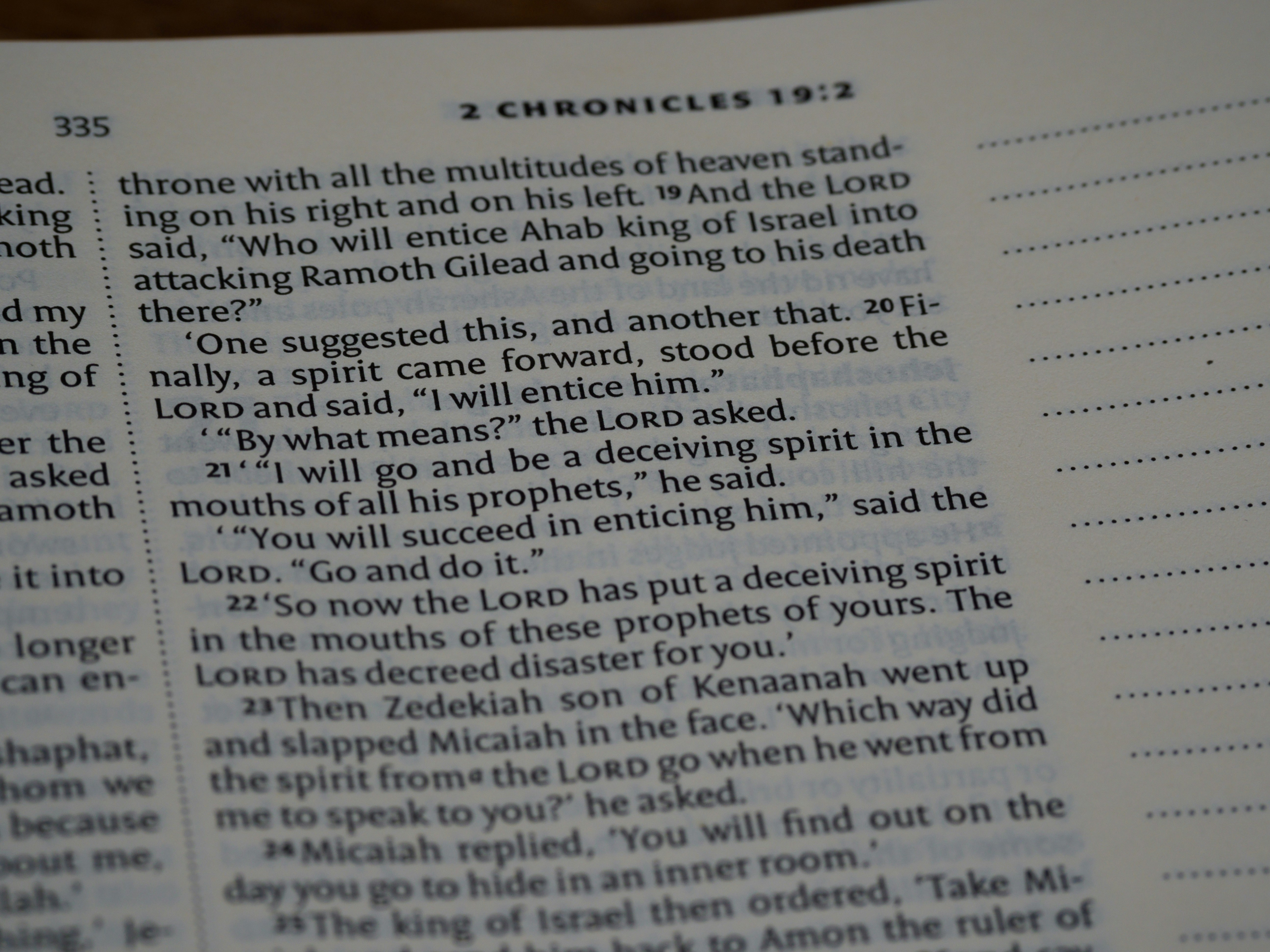 um close up de um texto em um livro