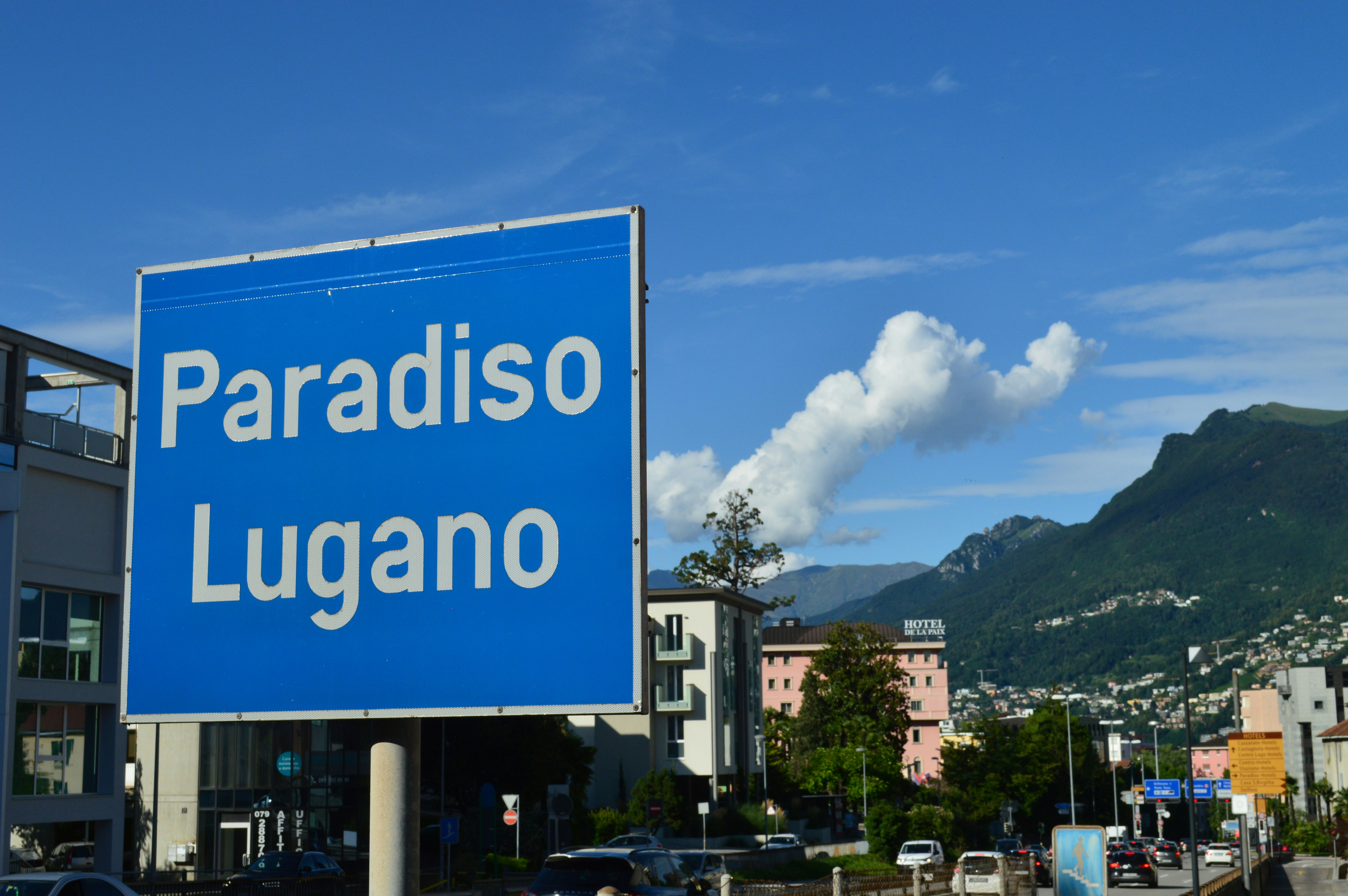 a blue sign that says paradiso lugano