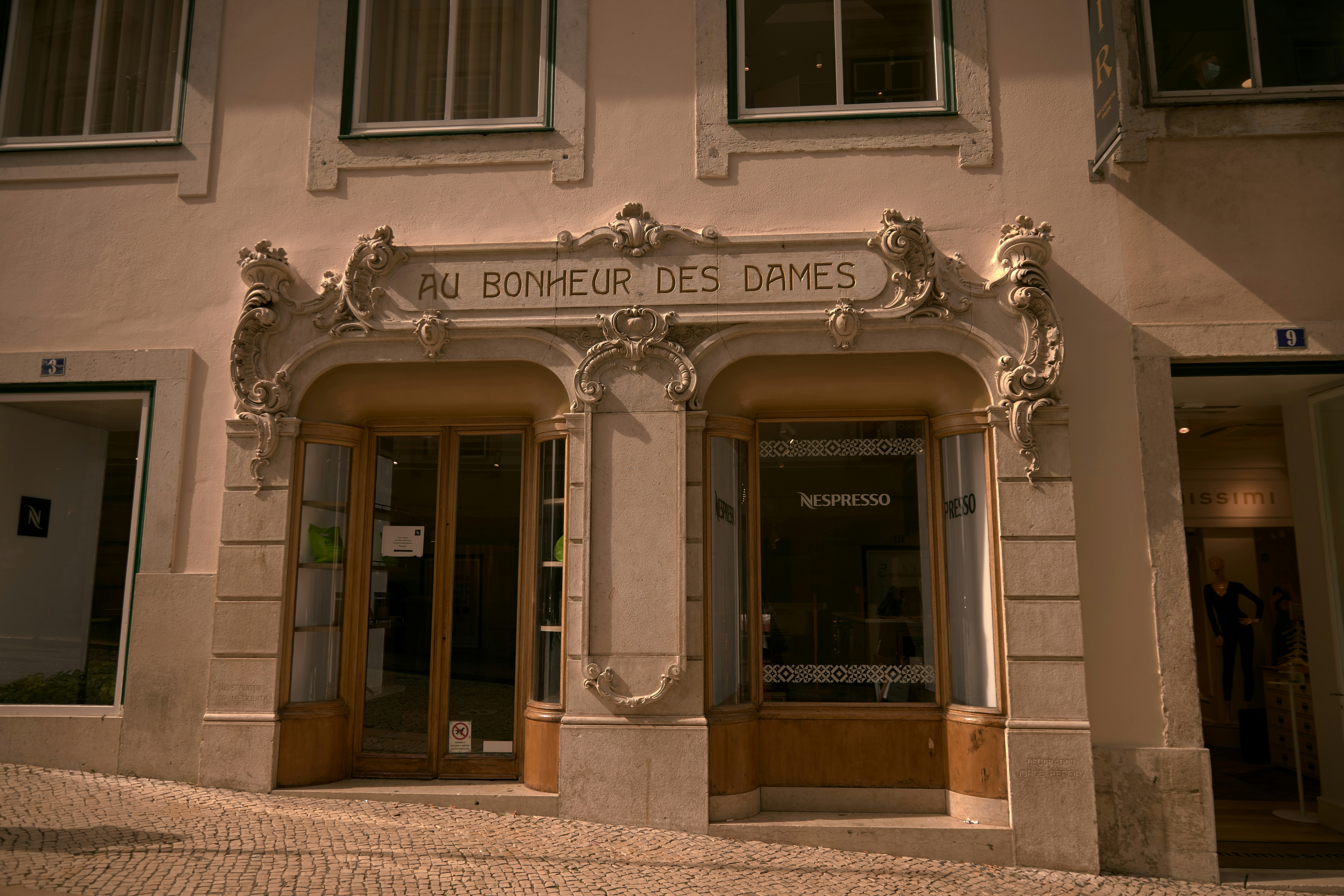 a building that has a sign on the front of it