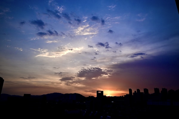 Photo 1634648381581 4b96546378b0?q=85&w=800&h=400&fit=crop