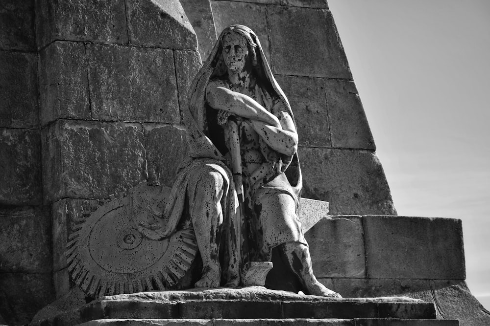 a black and white photo of a statue