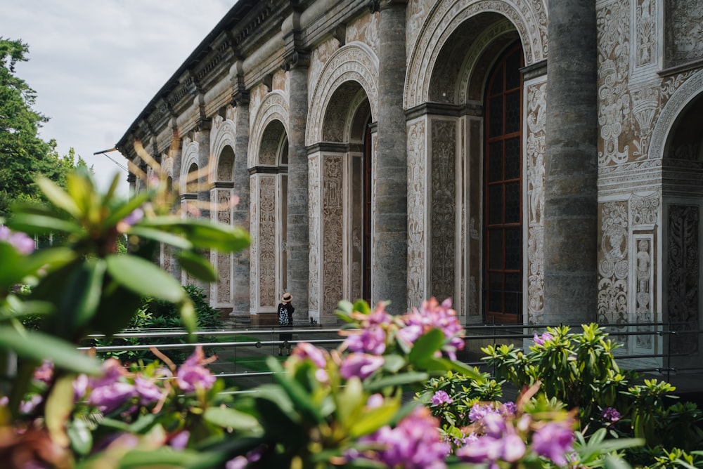 a building that has a bunch of flowers in front of it