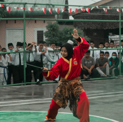 Balamuraleekrishnan demonstrating a karate stance to attentive students.