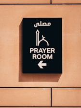 a sign on the side of a building that says prayer room