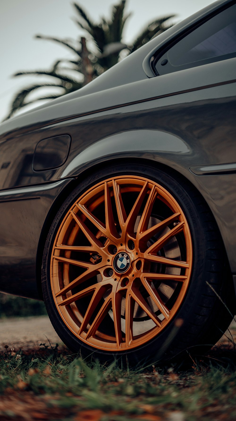 a close up of the rim of a car