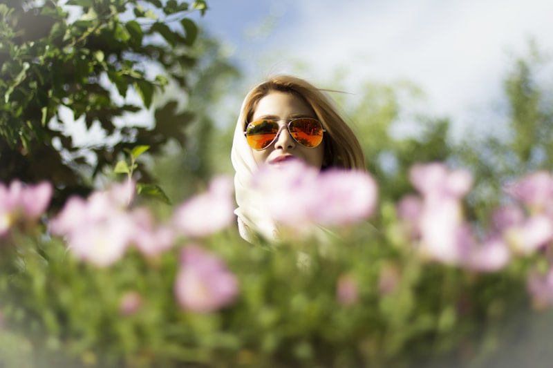 향수 여러 병이 놓인 드레서 위 라이프스타일 &mdash; 딥디크 오 로즈