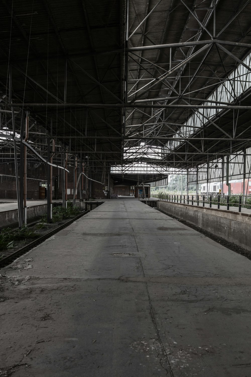 an empty walkway with scaffolding on the sides of it