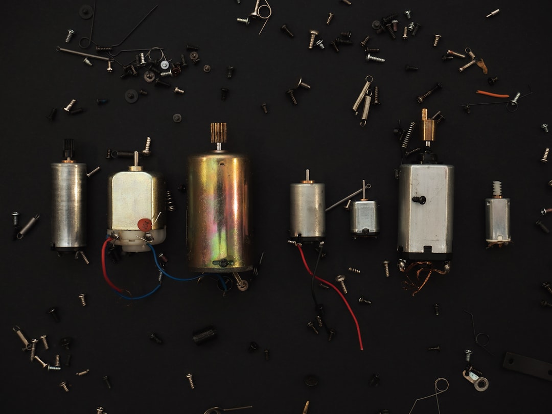 Three main types of AC capacitors (start, run, dual-run) side-by-side - AC capacitor replacement Three main types of AC capacitors (start, run, dual-run) side-by-side - AC capacitor replacement