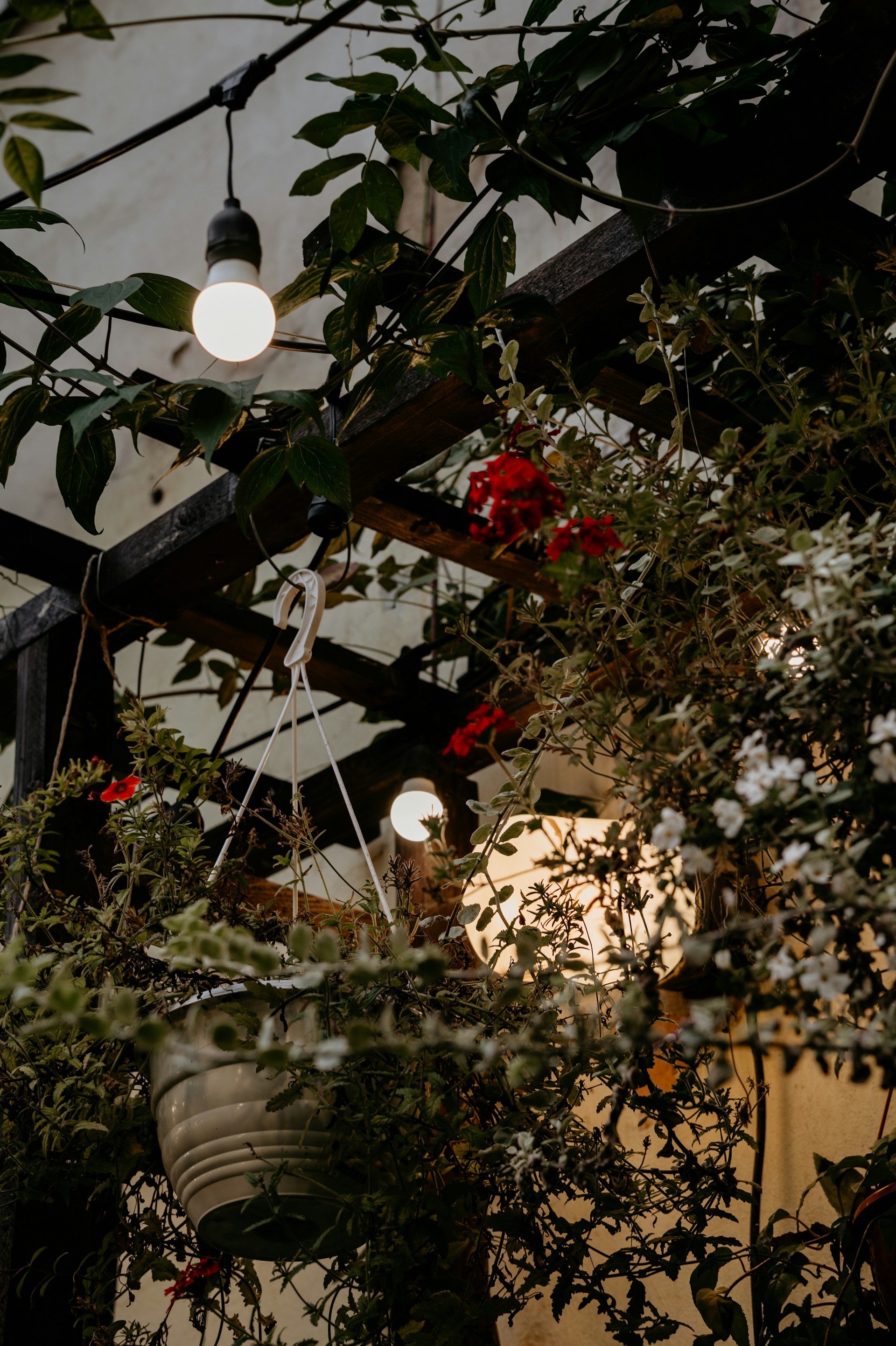 black and white bed linen