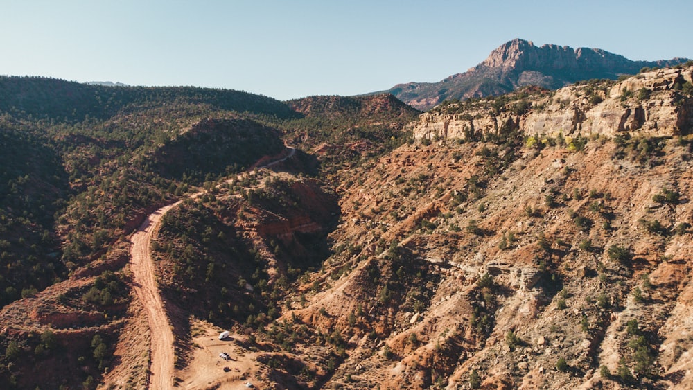 a dirt road in the middle of a mountain