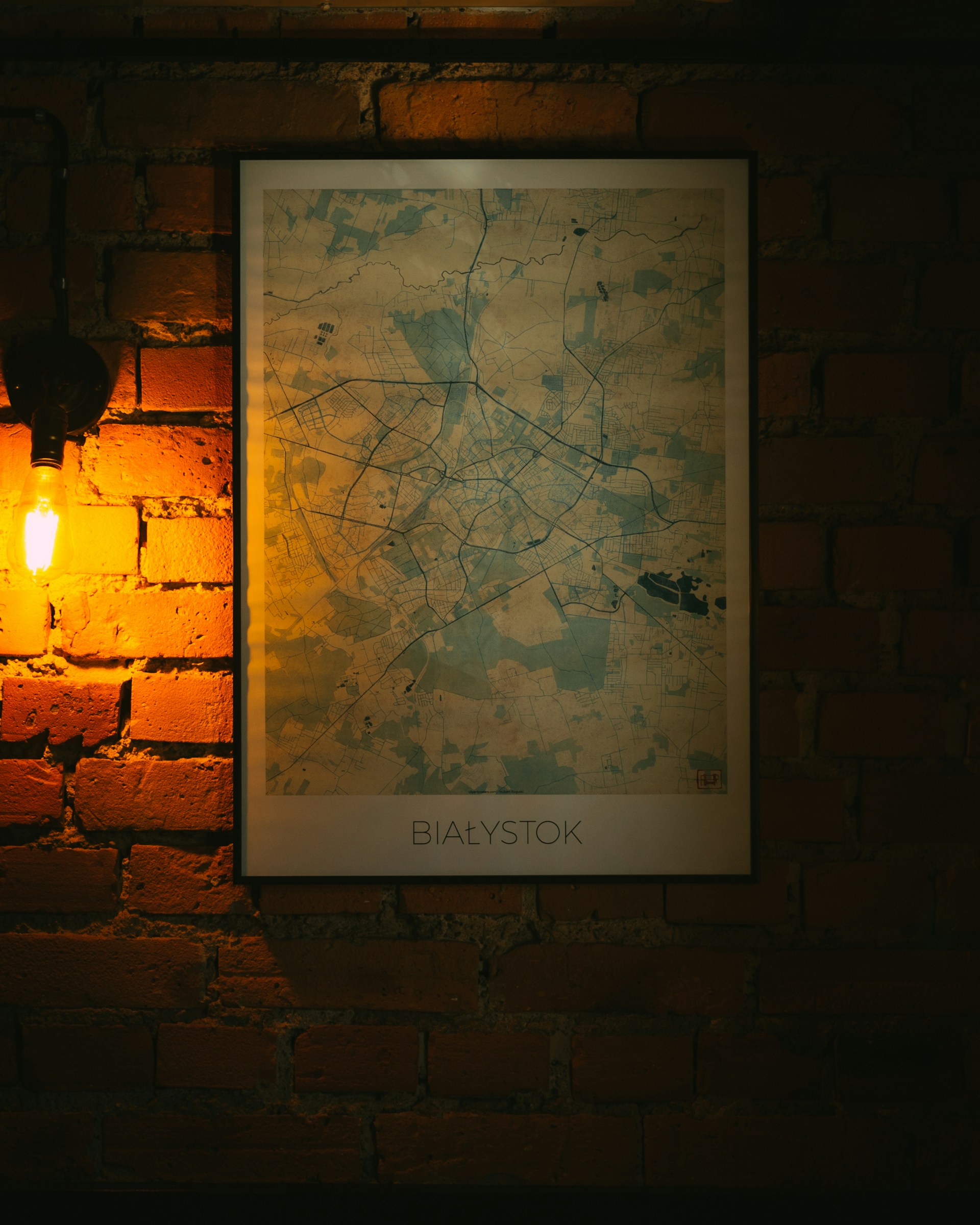 gray computer monitor