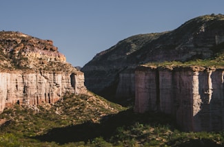 a mountain side with a cliff in the foreground