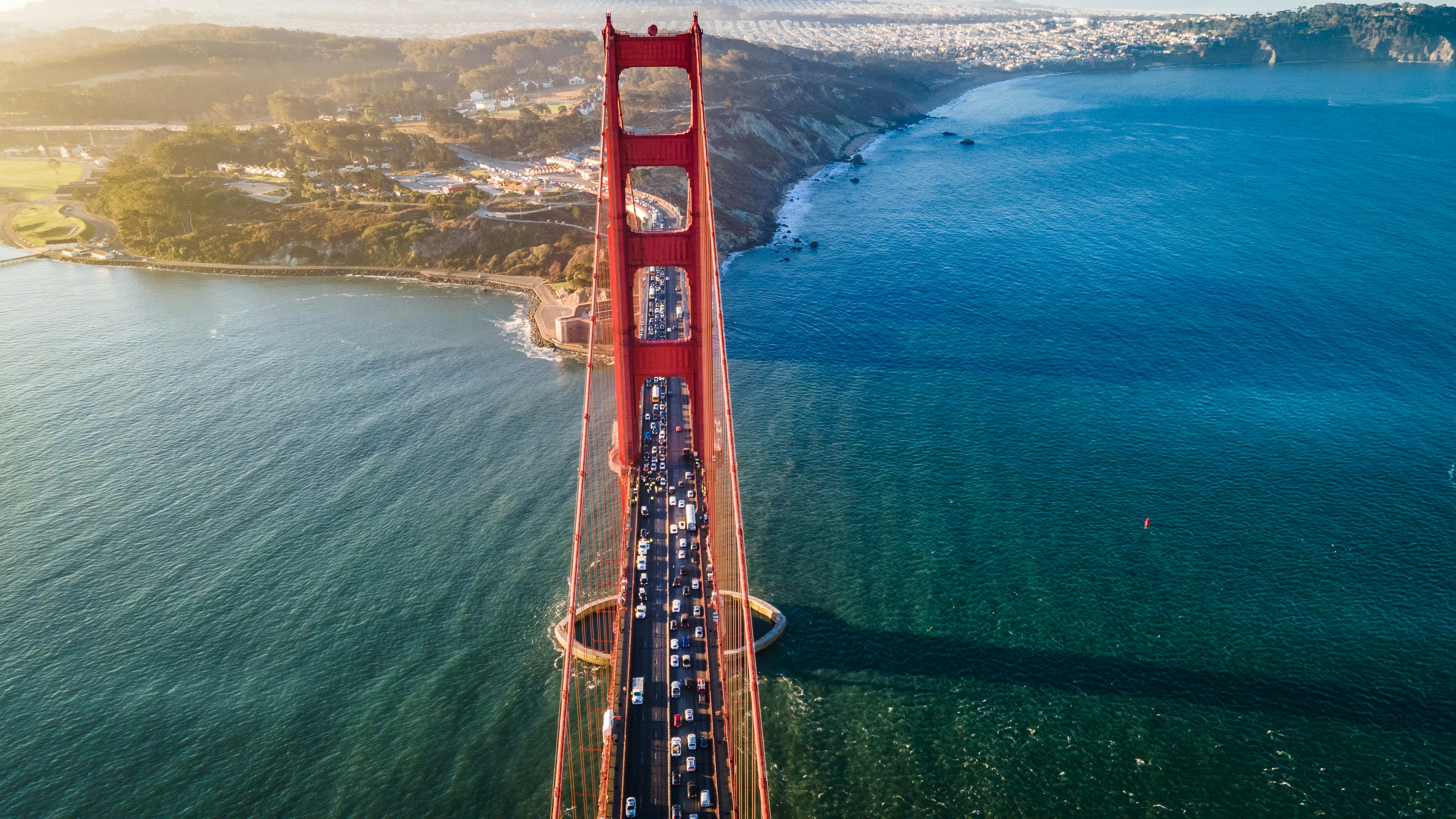 ゴールデンゲートブリッジの空撮