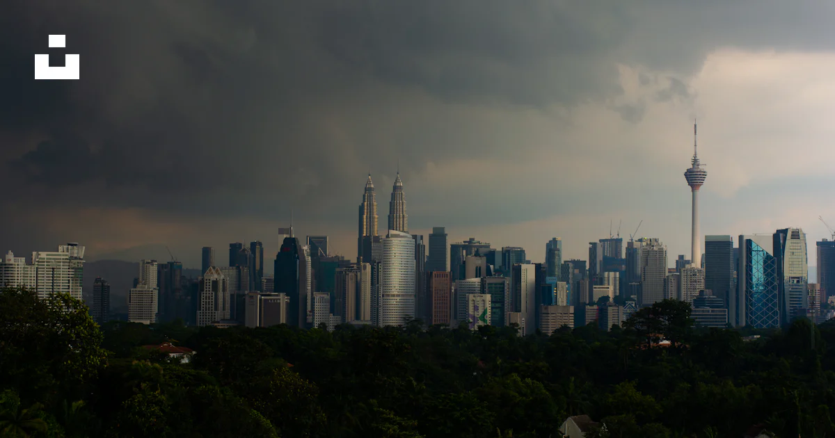 City Distance Background A view of a city from a distance photo – Free Cloudy sky Image on Unsplash