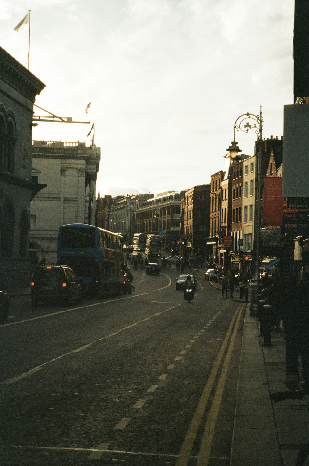 a city street filled with lots of traffic