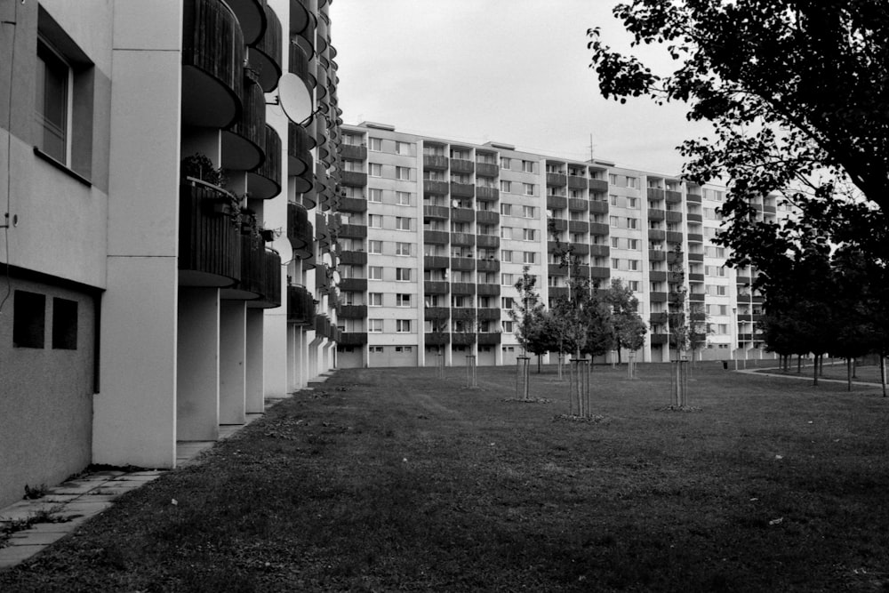 a black and white photo of an apartment building