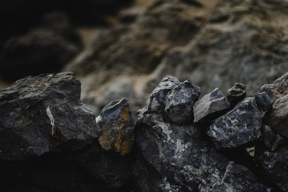 a bunch of rocks that are next to each other