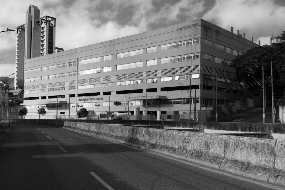 a black and white photo of a large building