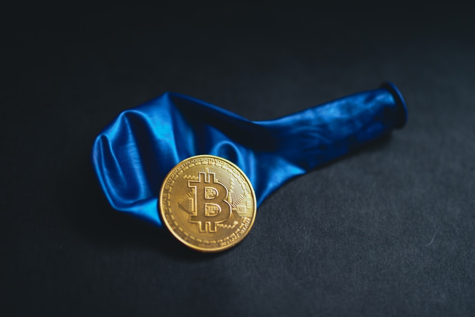 Bitcoin Crash Below $77K May 2026: $657M Liquidated as Crypto Bleeds While Stocks Hold