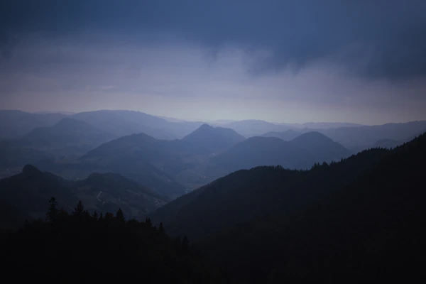 夕暮れの山並み
