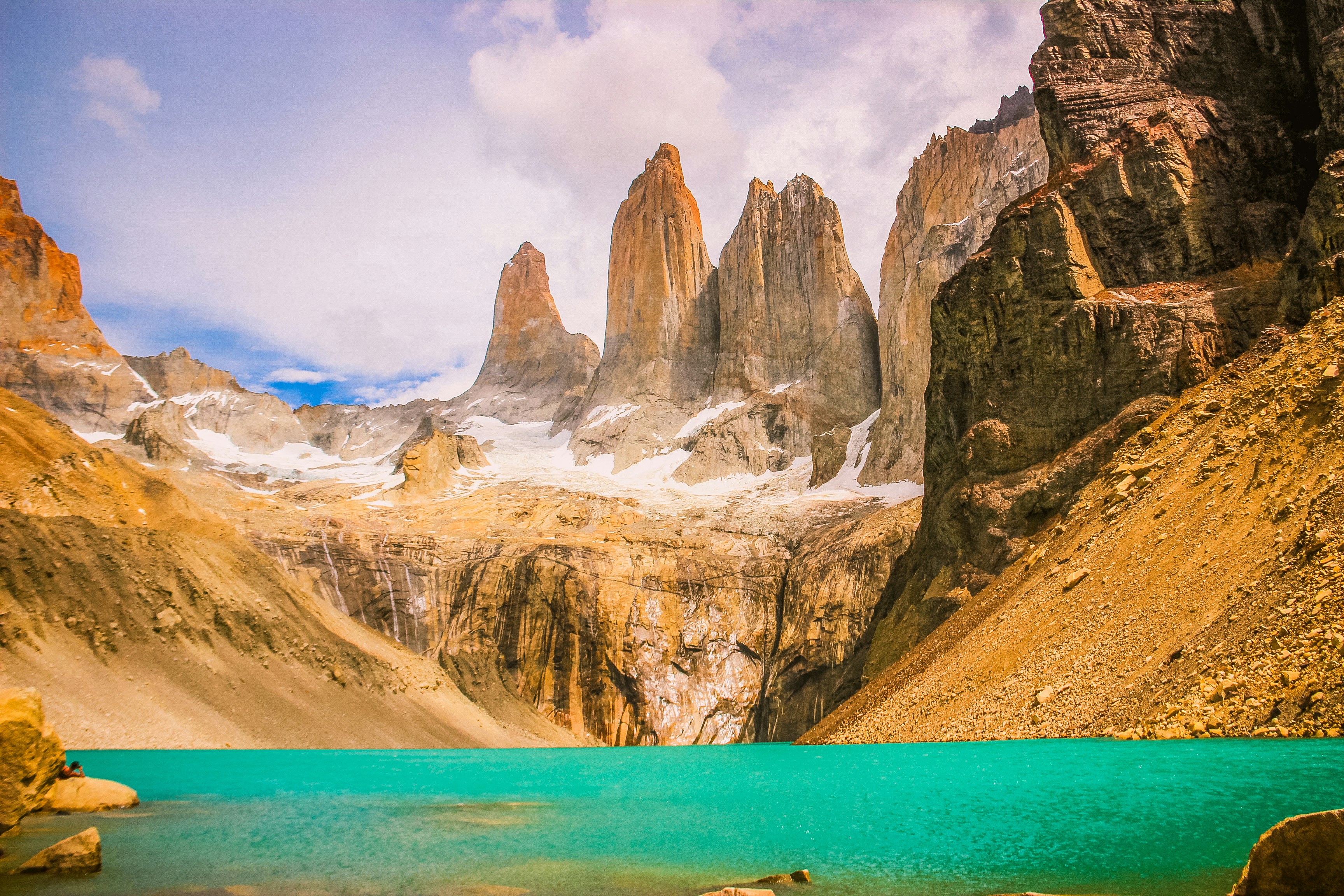 Stay online in the Chile with a prepaid eSIM from eSIMlii. Instant activation, no roaming charges, and reliable coverage.