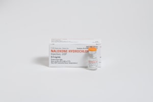 预防阿片过量，加拿大高中生将接受纳洛酮的培训