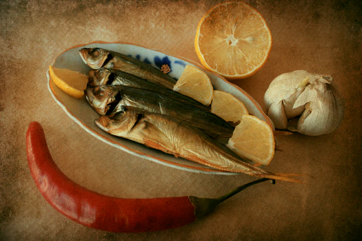 Peixe com limão, alho e azeite, estética mediterrânea