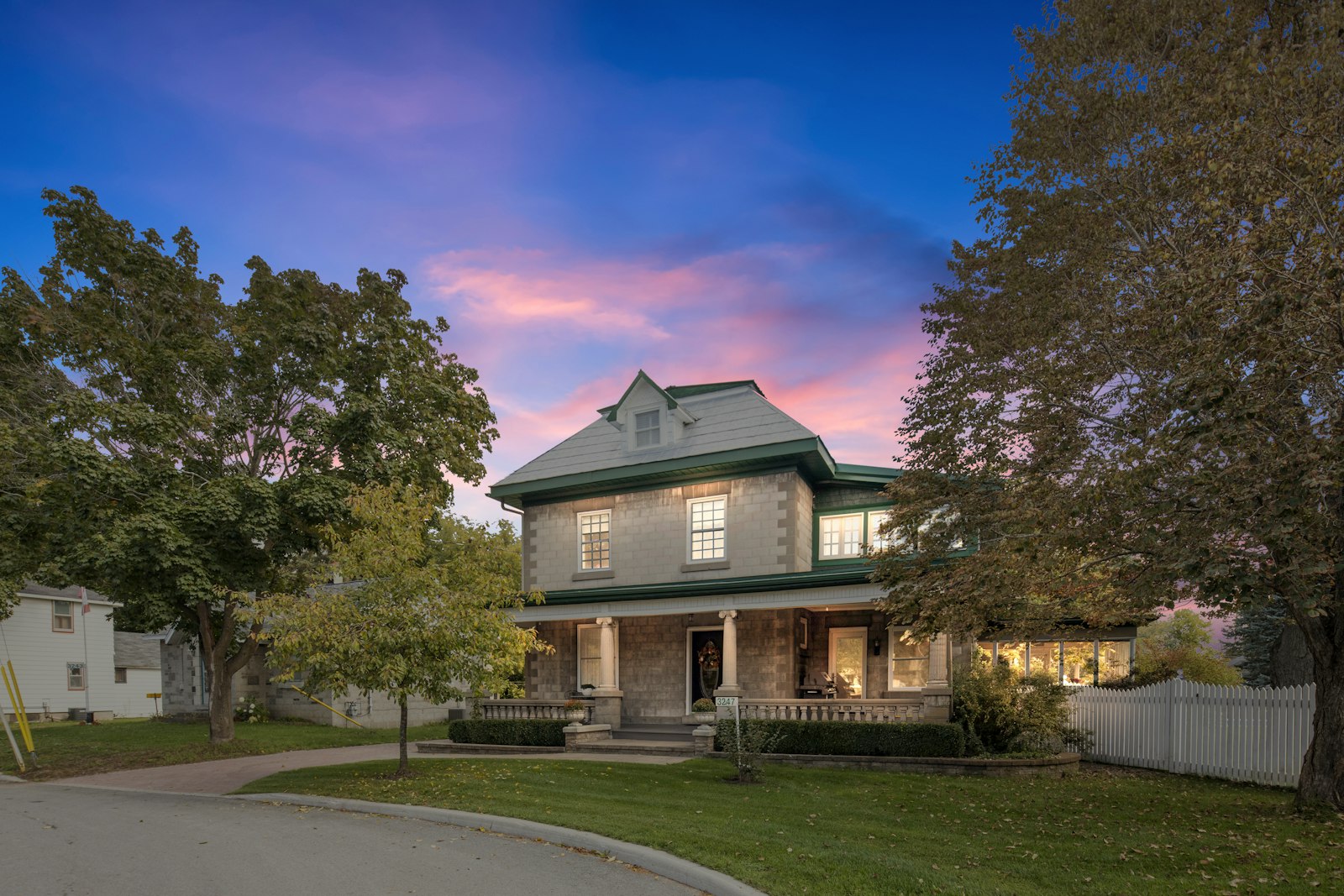 Beautiful Jacksonville home at dusk