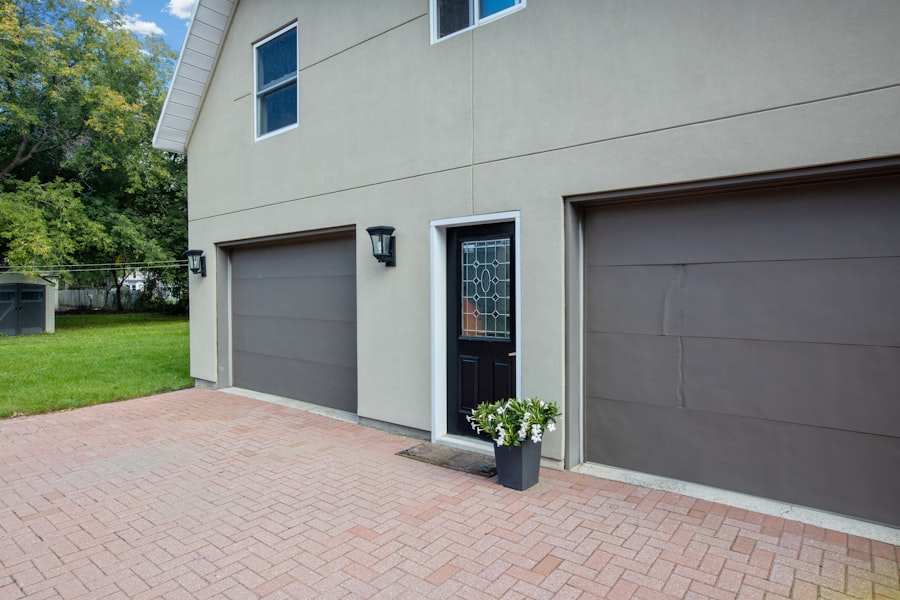 Residential garage doors; troubleshooting when the door won't close.