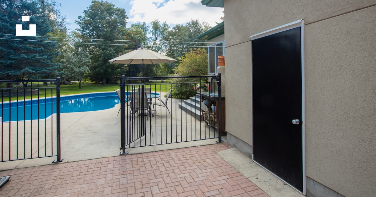 Exploring The Craftsmanship Behind Quality Glass Pool Fencing