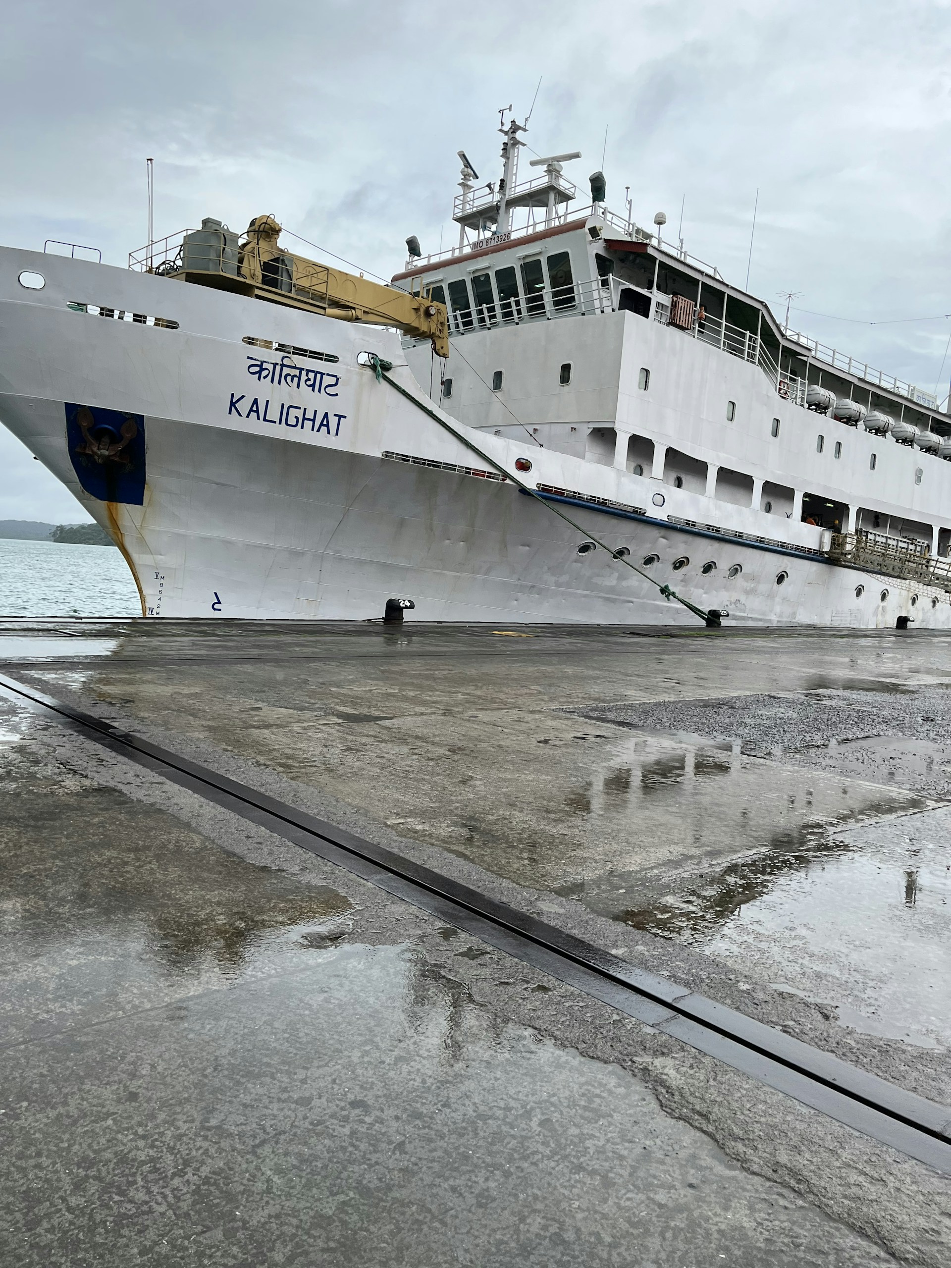 gray computer monitor