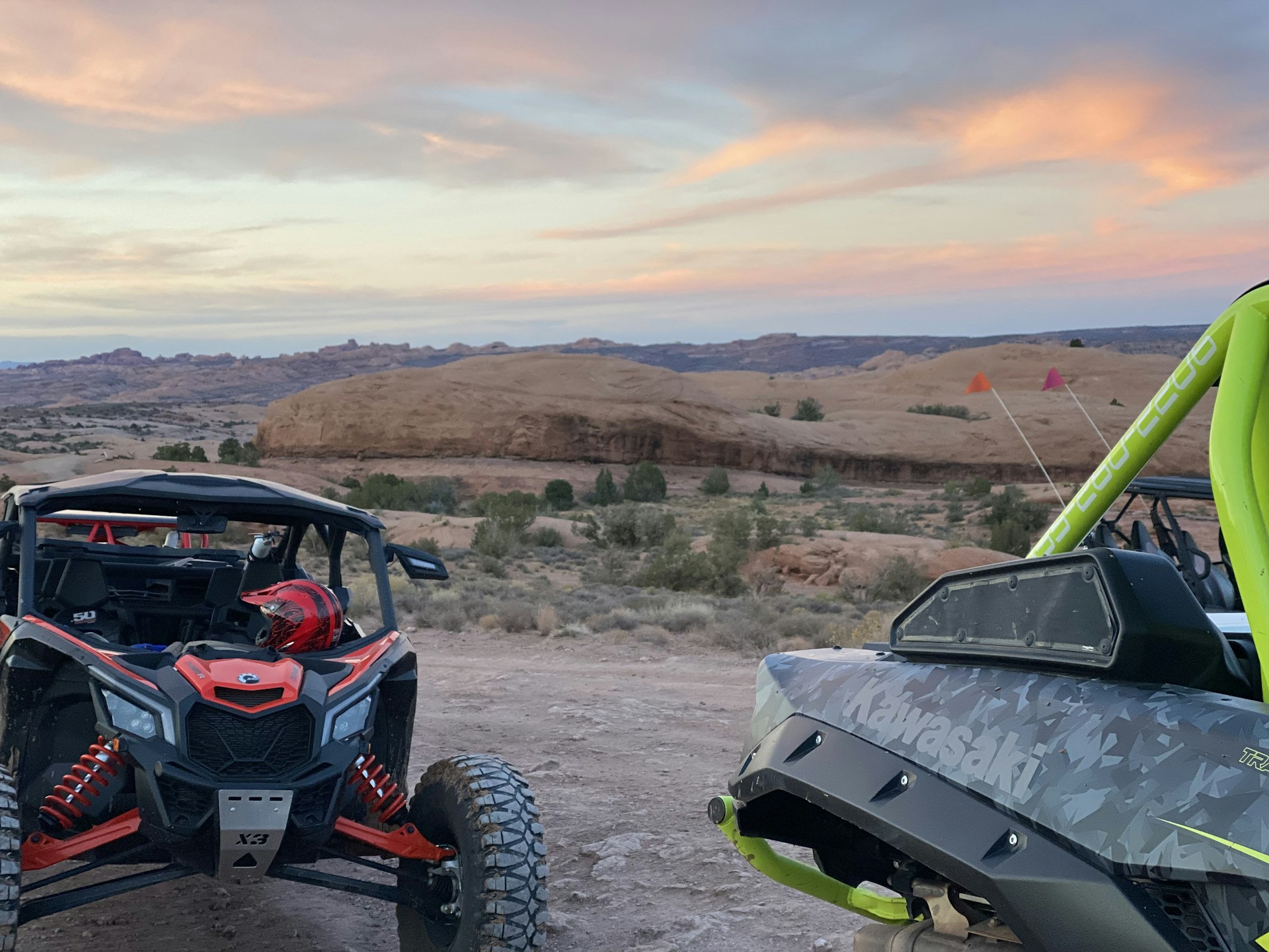 gray computer monitor