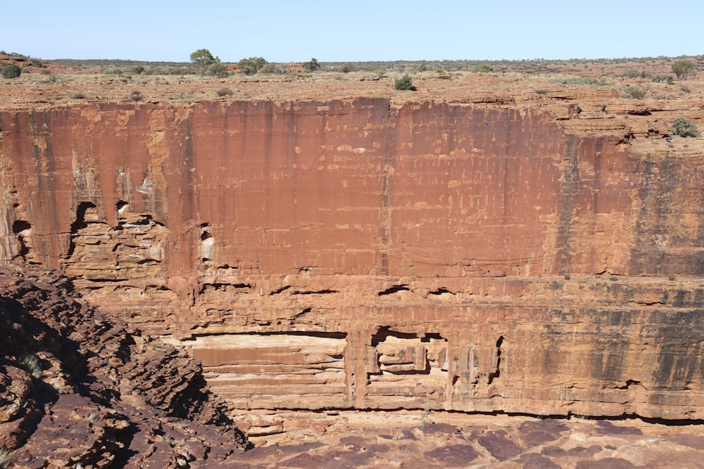 a large cliff with a very tall cliff in the middle of it