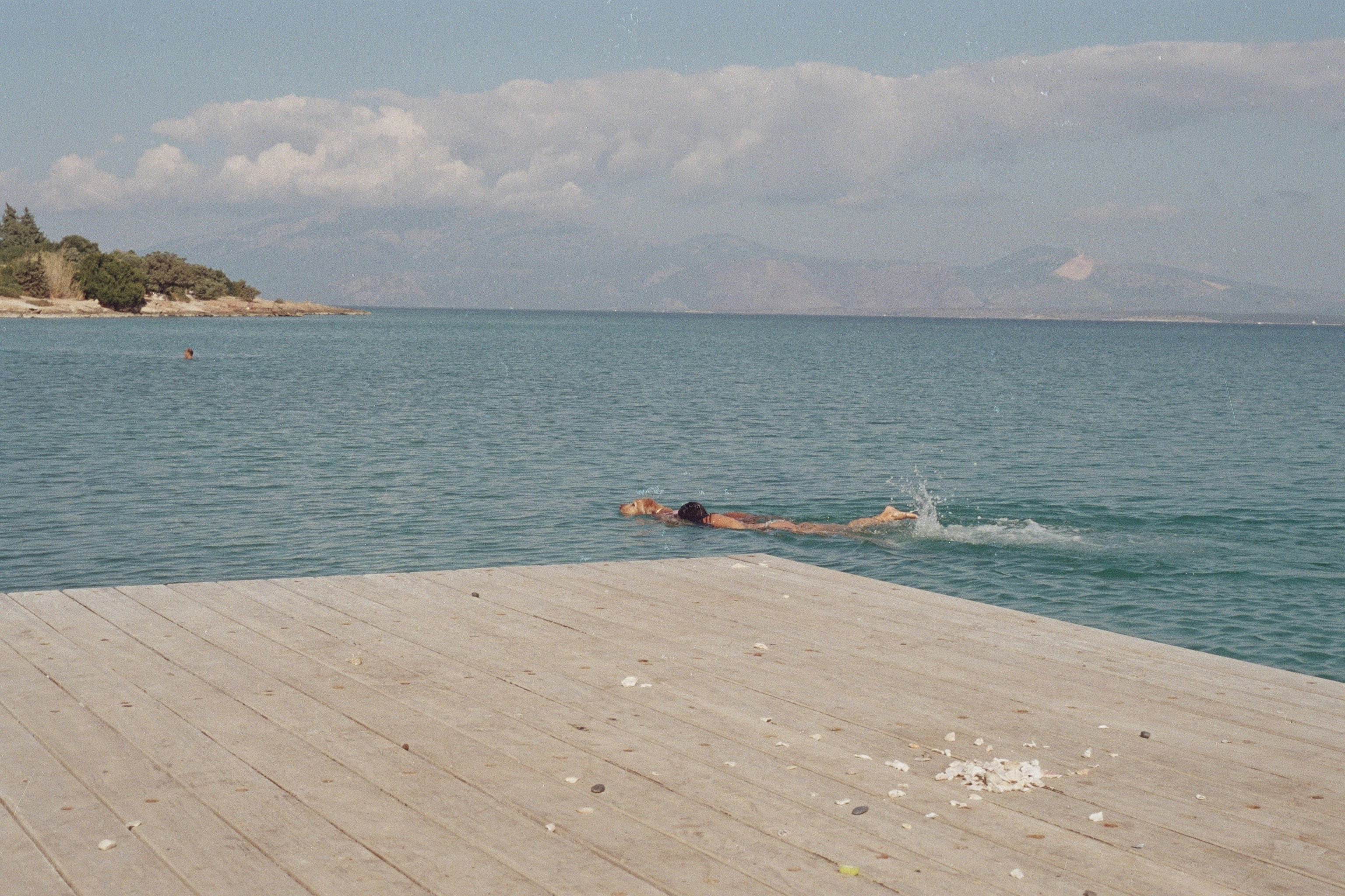 We were having fun with my gf. 23.10.2021 - Nevo Film 400 Nikon FE2 - 35mm, 50mm and 28mm.