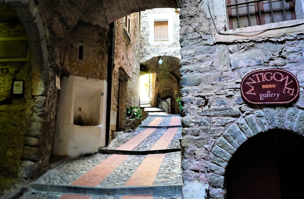 a narrow alley way with a sign on the wall
