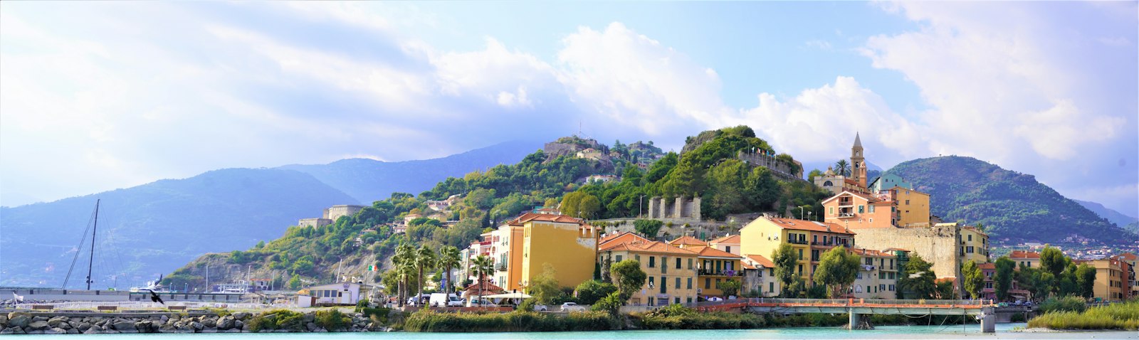 De markt van Ventimiglia trekt de halve Franse Rivièra