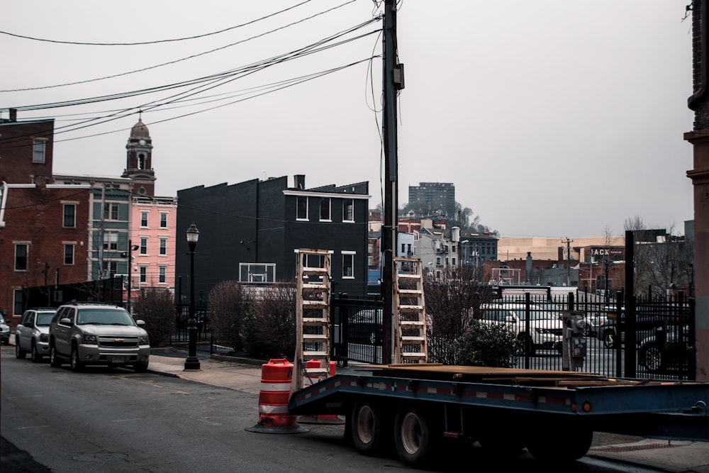 a truck is parked on the side of the road