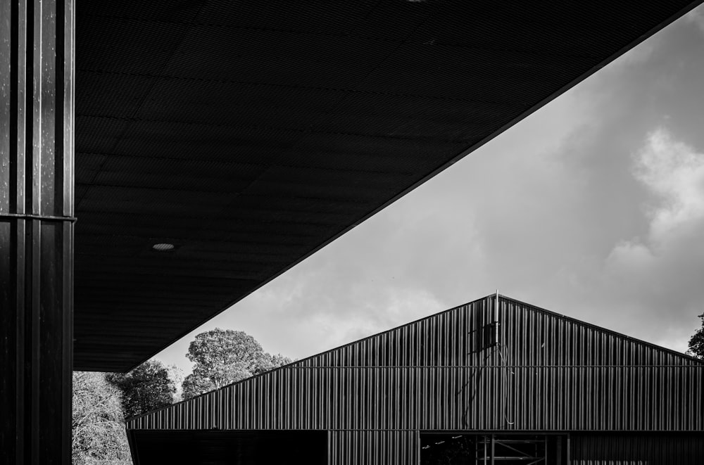 a black and white photo of a building